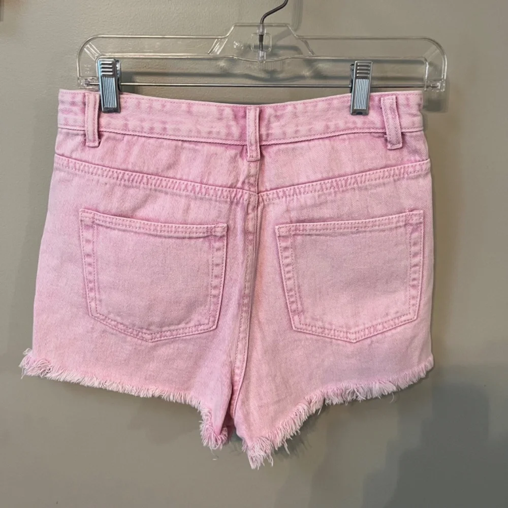 Denim Co. High Rise Distressed Raw Hem Denim Jean Shorts/Pink/Size 6
